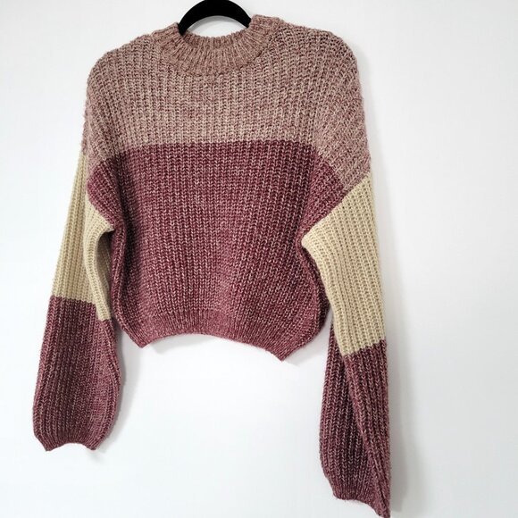 Wet Seal Oversized Knit V-Neck Cropped Sweater – Size Medium - Picture 2 of 8